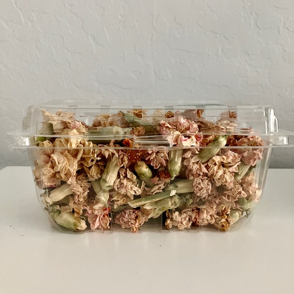 Carnation dried flowers pale shell pink color for arts, crafts, floral decor - Picture 2 of 3